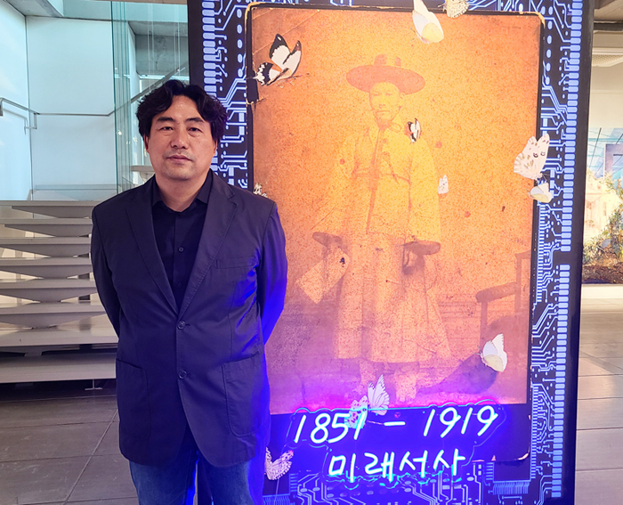 Jaeeon Byun - Artist Portrait